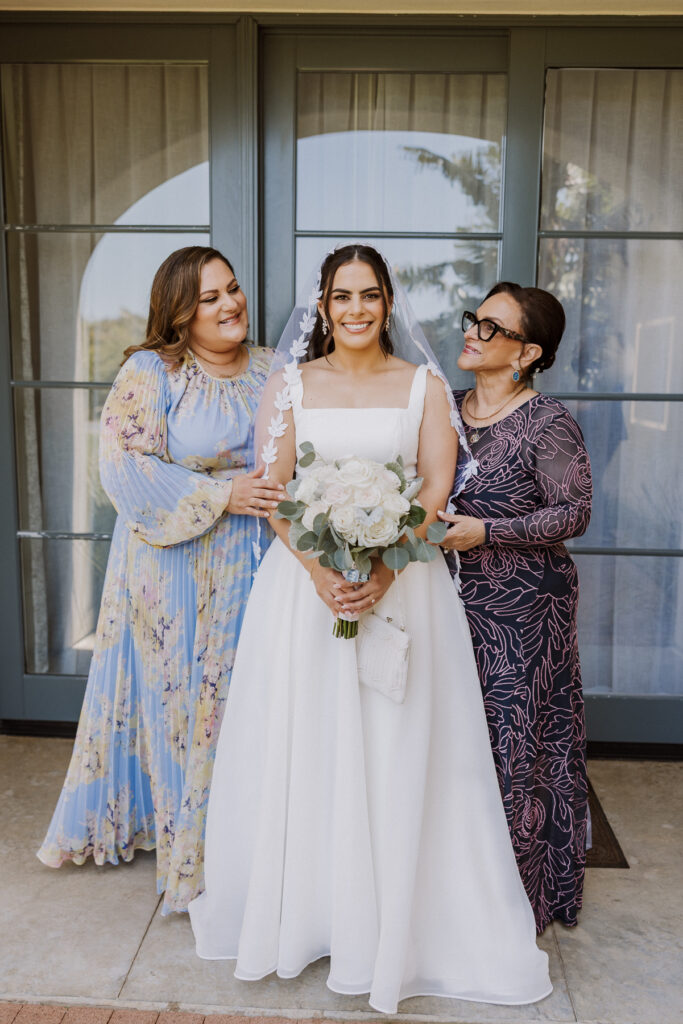 portrait of the bride with her mother and sister