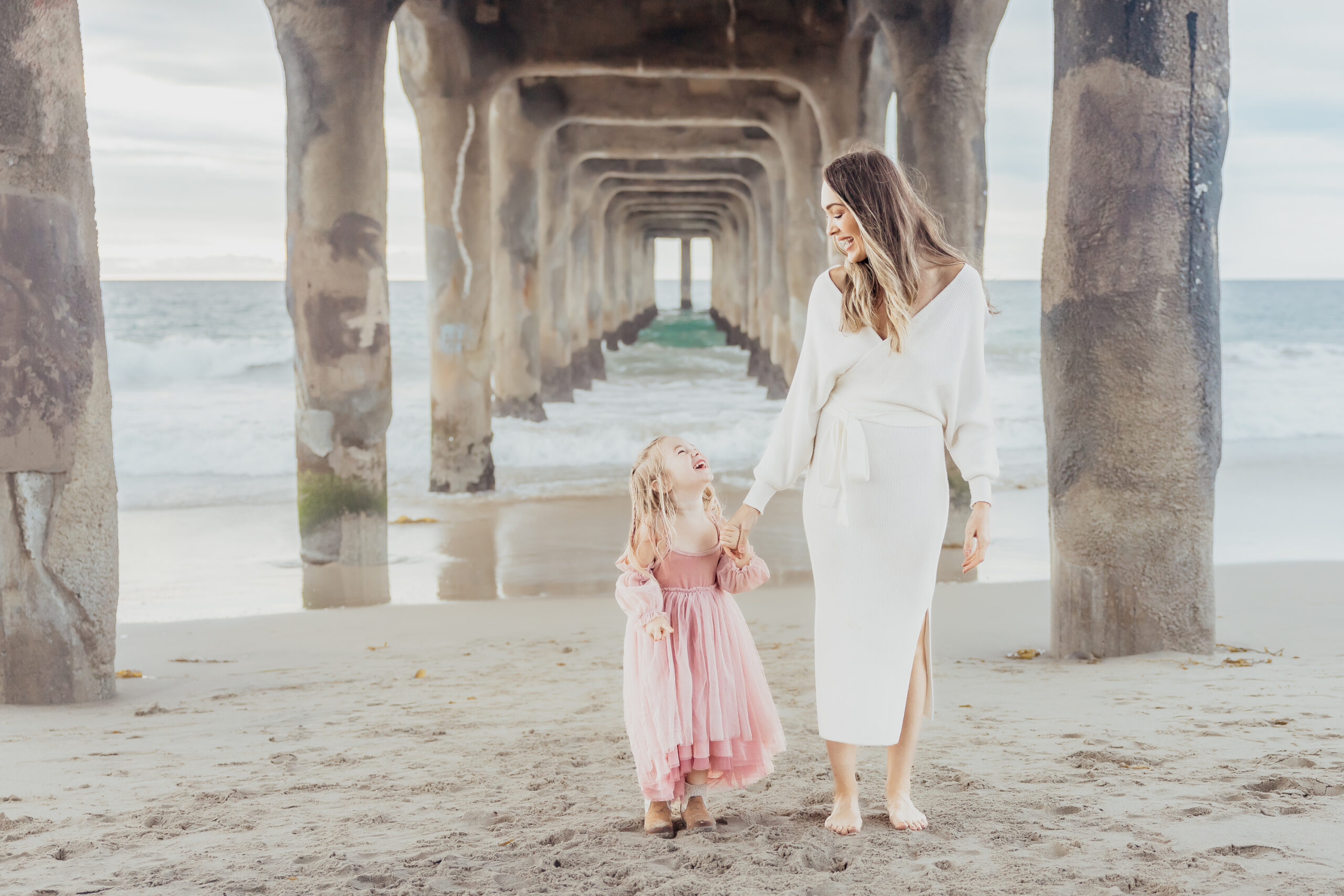neutral pink color palatte for family session in manhattan beach, mom and daughter under the pier